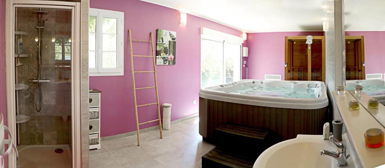 Au Coeur Du Bien-Etre, Chalet Avec Piscine Chauffee Et Couverte, Spa, Sauna, Massages Monteaux Buitenkant foto