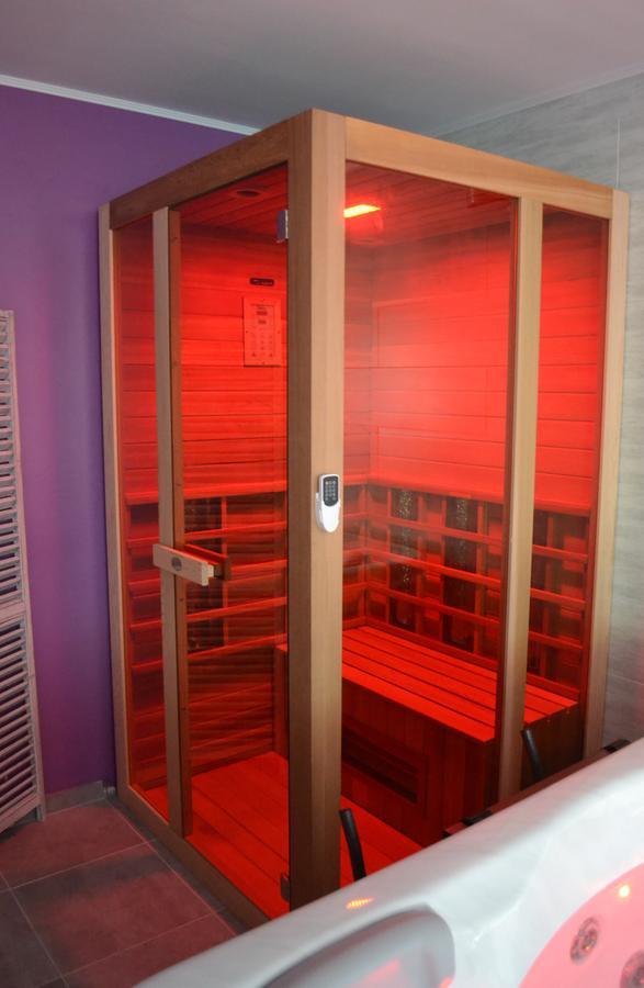 Au Coeur Du Bien-Etre, Chalet Avec Piscine Chauffee Et Couverte, Spa, Sauna, Massages Monteaux Buitenkant foto